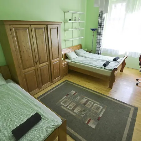 Peterdy Street Apartment *